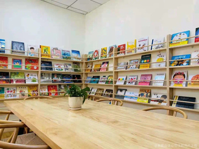 指尖流轉(zhuǎn)的書香 這家名為“峰菊”的小店，悄悄治愈了無數(shù)愛書人